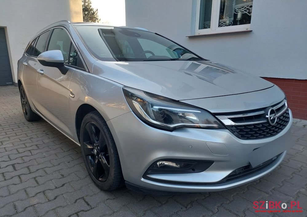 2016' Opel Astra photo #3