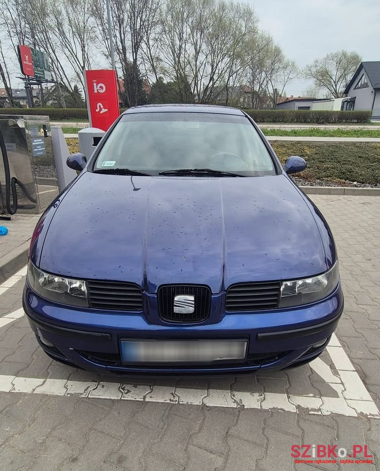 2004' SEAT Leon photo #1