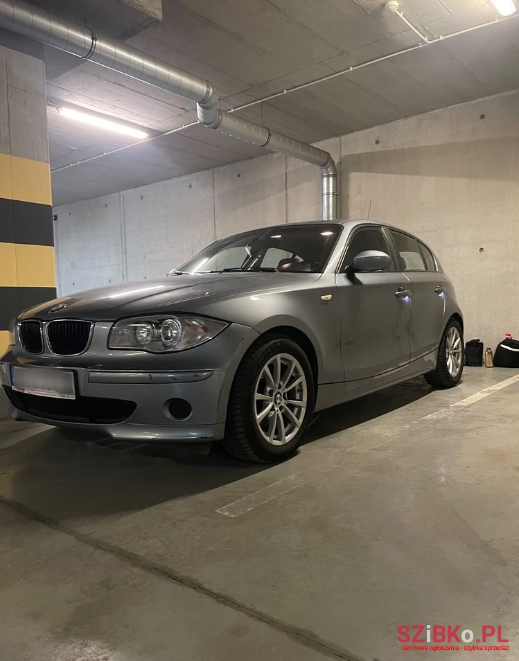 2004' BMW 1 Series 120I photo #1