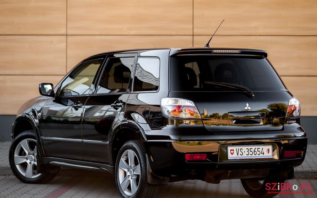 2005' Mitsubishi Outlander photo #3