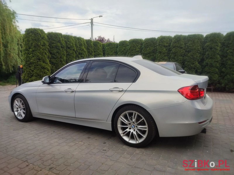 2013' BMW 3 Series photo #4