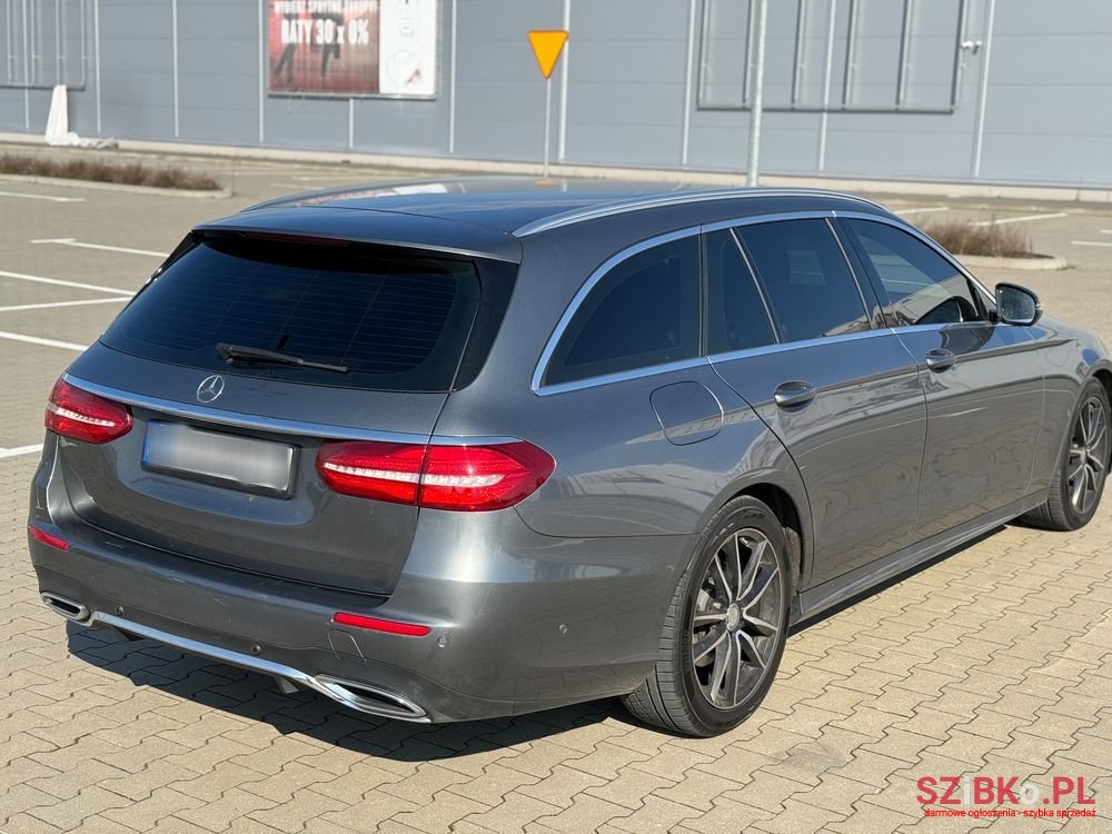 2017' Mercedes-Benz E-Class photo #6