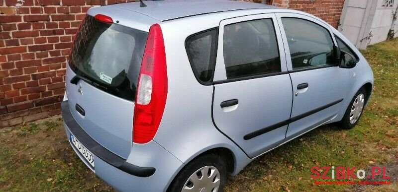 2005' Mitsubishi Colt photo #2