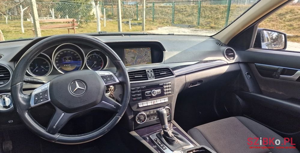 2011' Mercedes-Benz C-Class photo #6