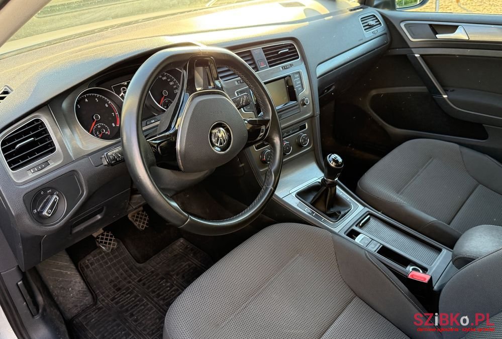 2012' Volkswagen Golf photo #5