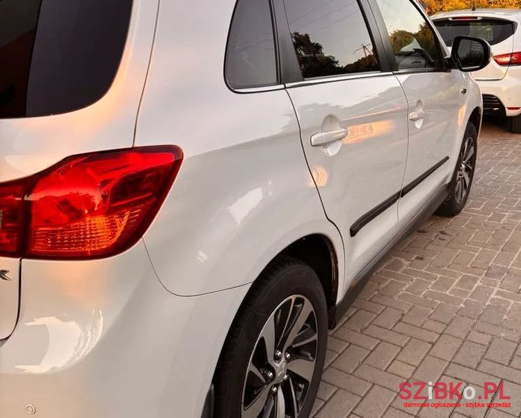 2014' Mitsubishi ASX photo #5
