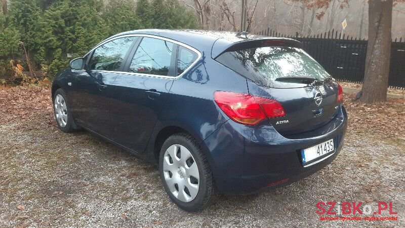 2010' Opel Astra photo #3