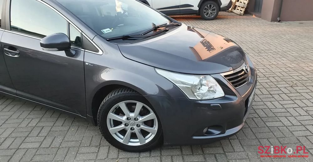 2011' Toyota Avensis 2.0 D-4D Premium photo #3