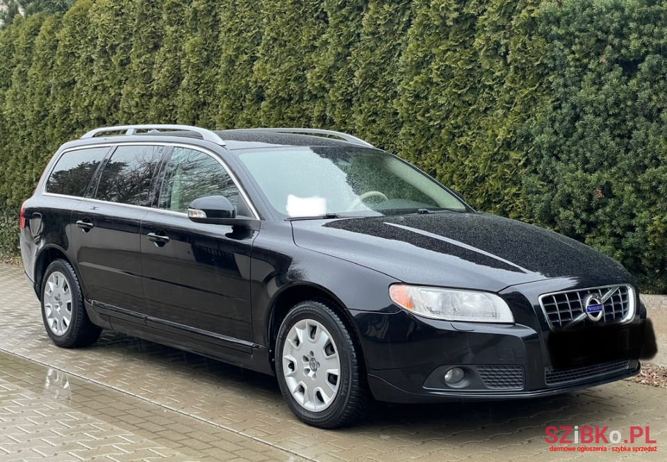 2010' Volvo V70 photo #2