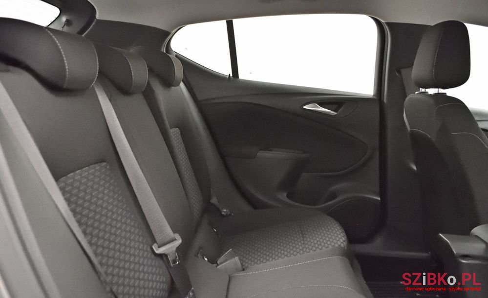 2020' Opel Astra photo #4