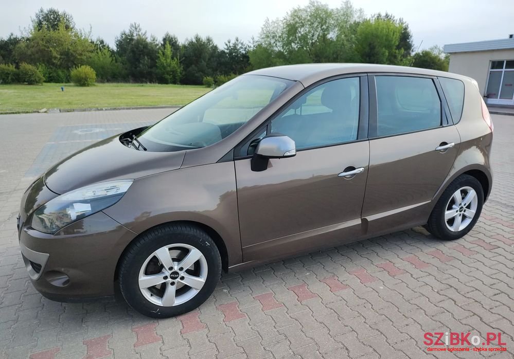 2010' Renault Scenic photo #1