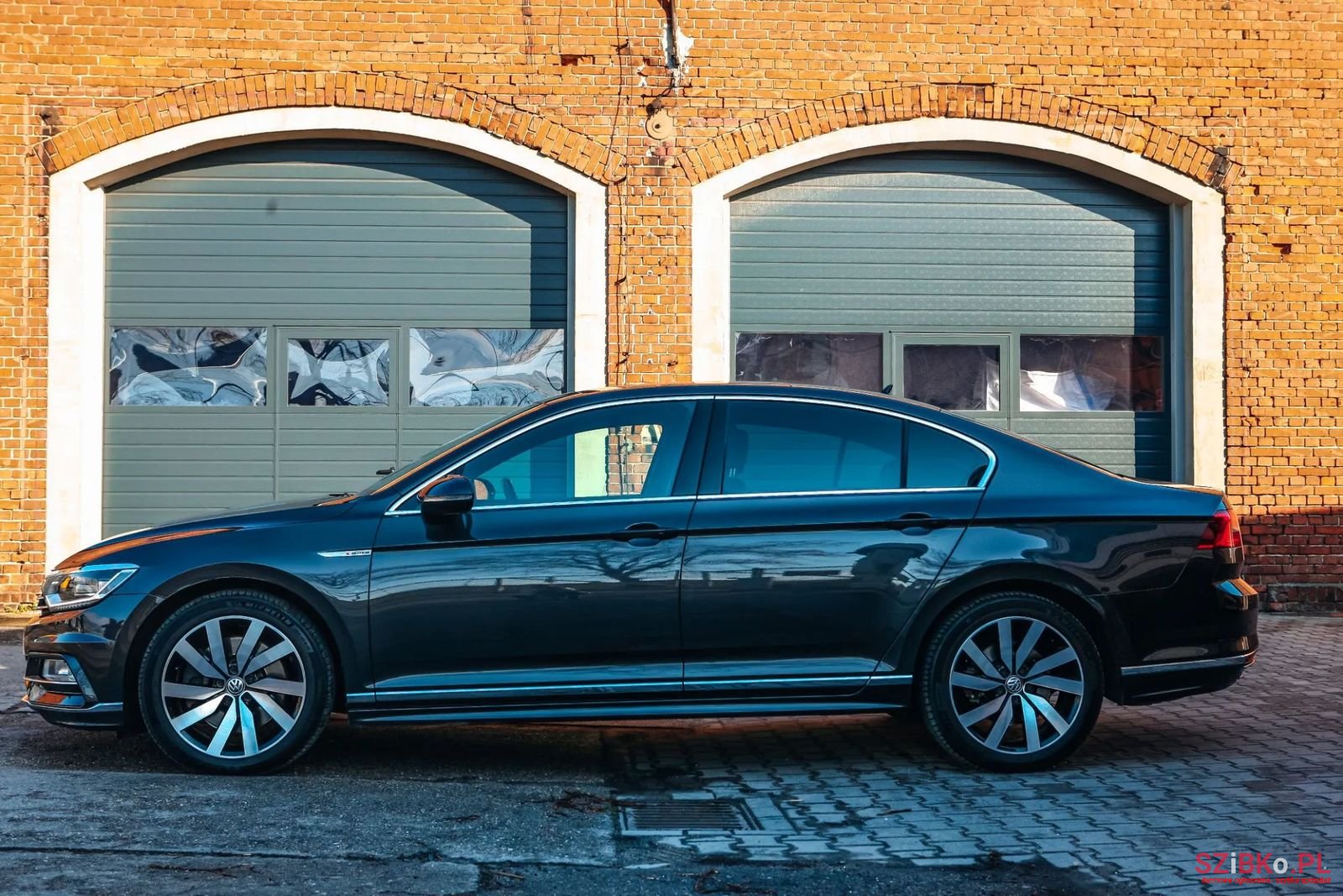 2017' Volkswagen Passat photo #5