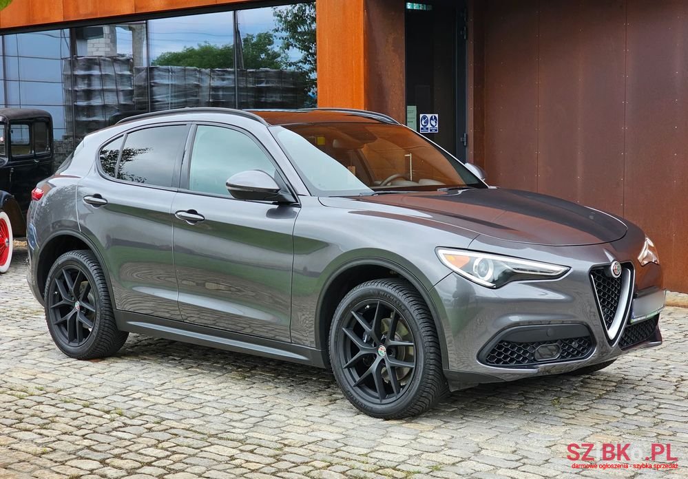 2018' Alfa Romeo Stelvio photo #6