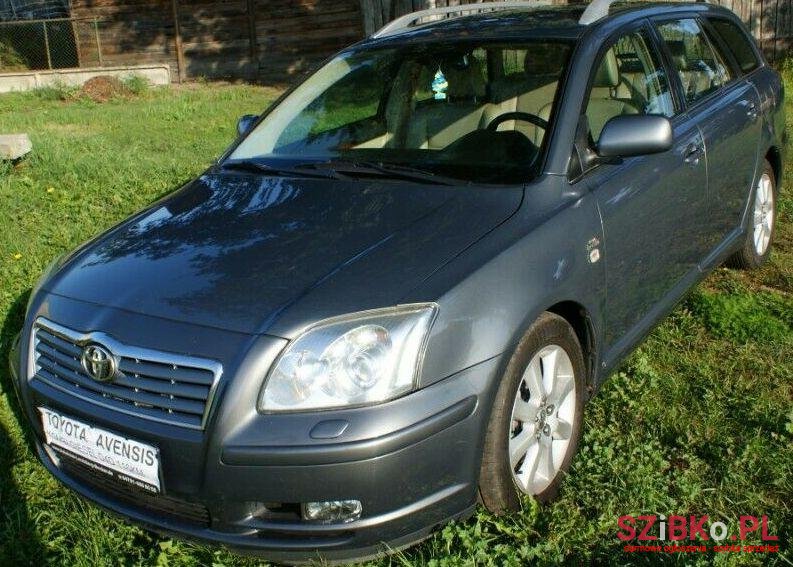 2004' Toyota Avensis photo #1
