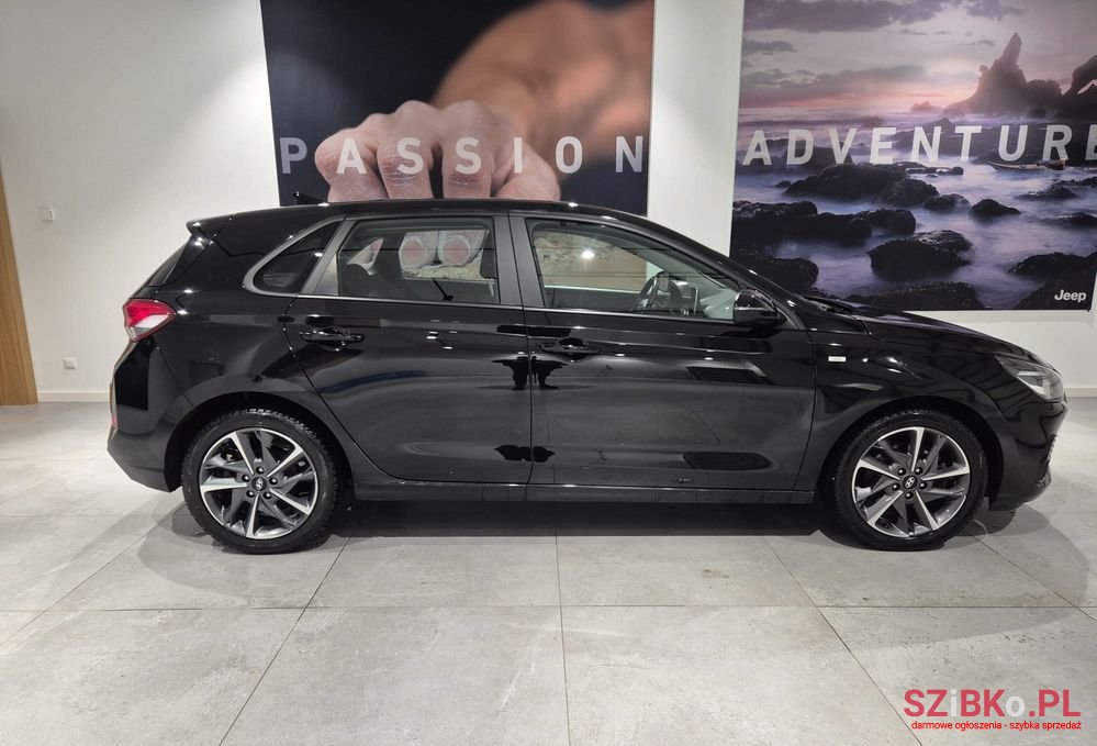 2022' Hyundai i30 1.0 T-Gdi Premium photo #4