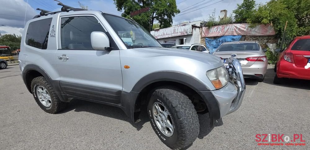 2000' Mitsubishi Pajero photo #1