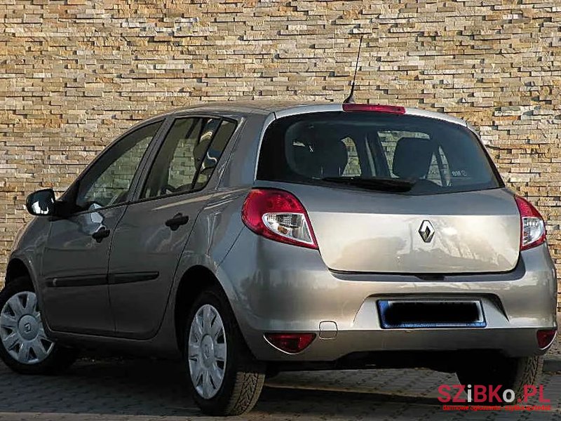 2012' Renault Clio photo #6