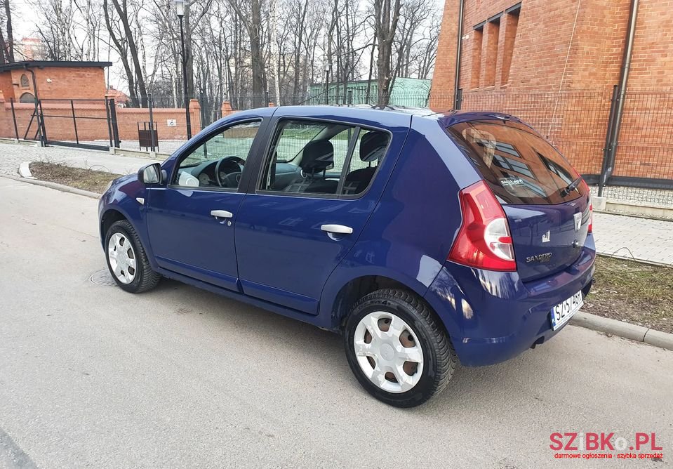 2009' Dacia Sandero photo #5