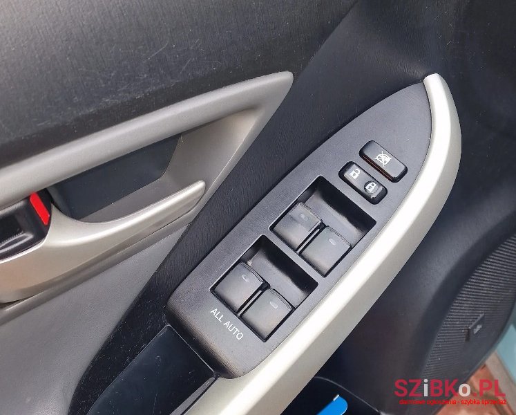 2012' Toyota Prius photo #5