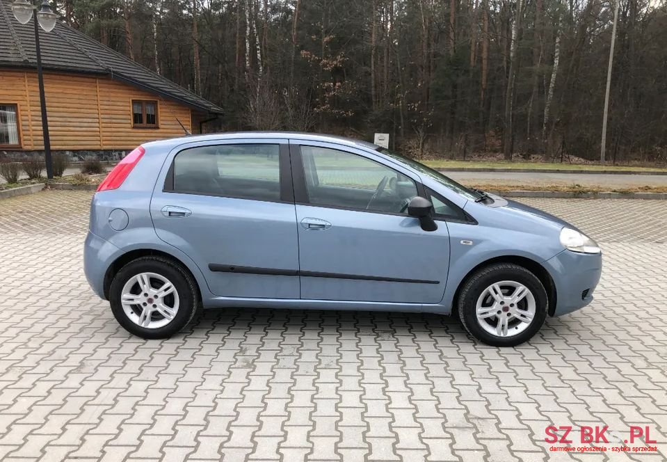 2009' Fiat Grande Punto photo #2