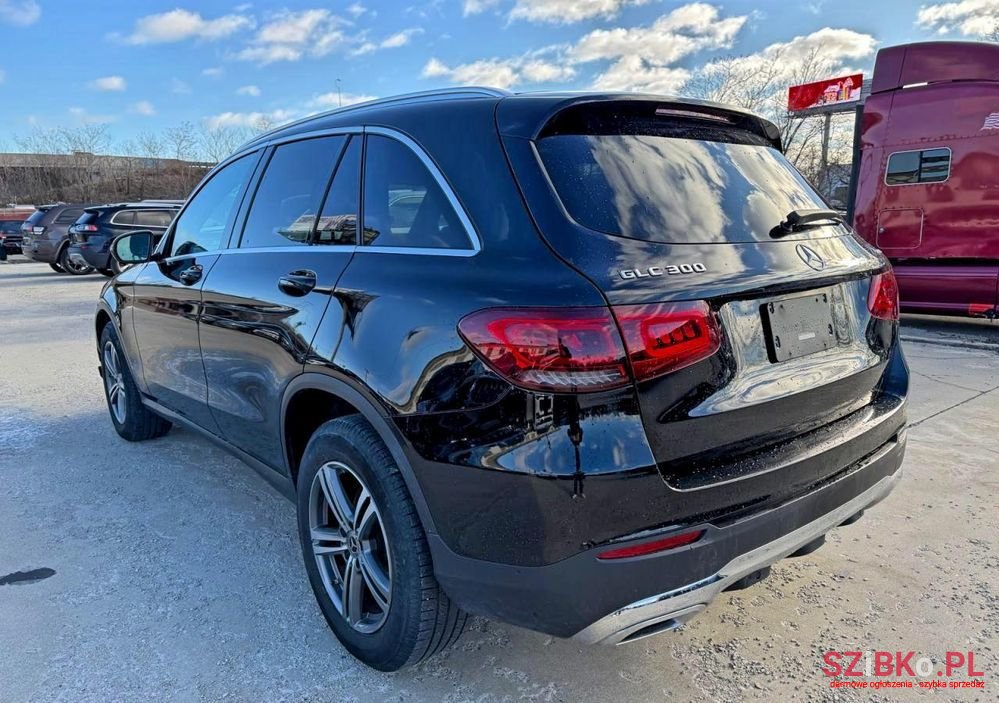 2019' Mercedes-Benz GLC 300 4Matic 9G-Tronic photo #3