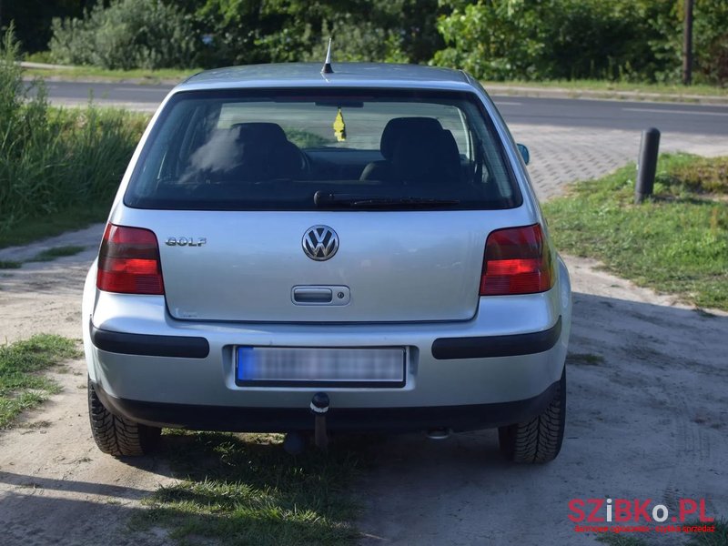 2002' Volkswagen Golf photo #4