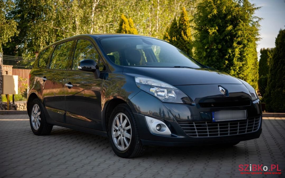 2011' Renault Grand Scenic photo #1