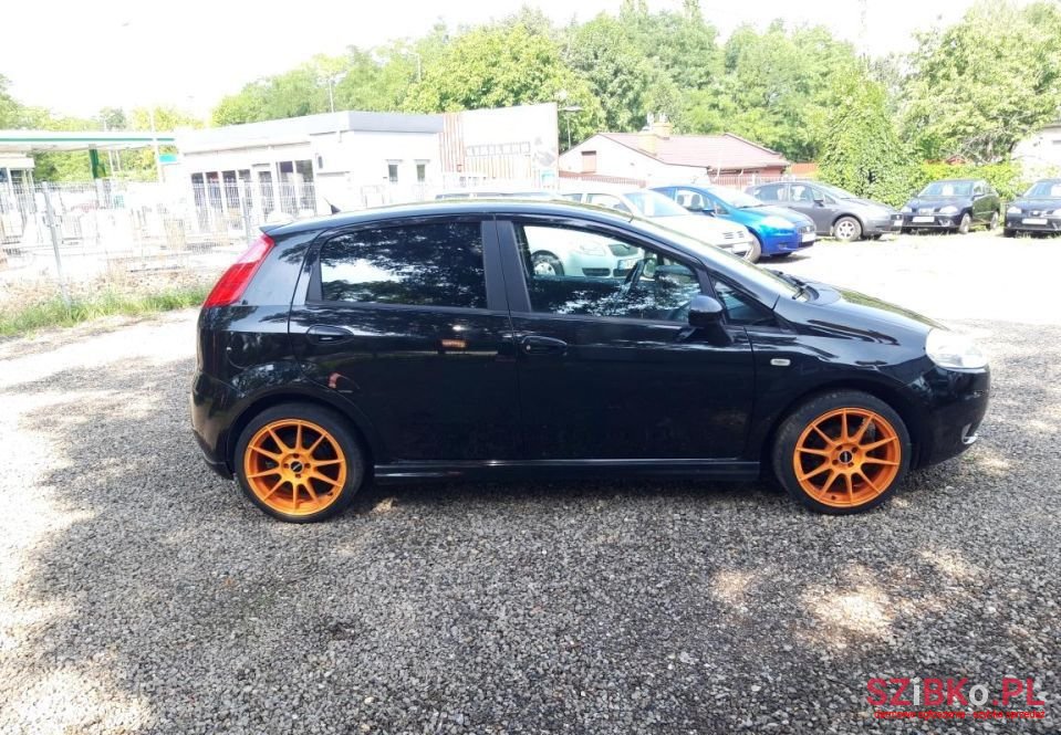 2009' Fiat Grande Punto photo #2