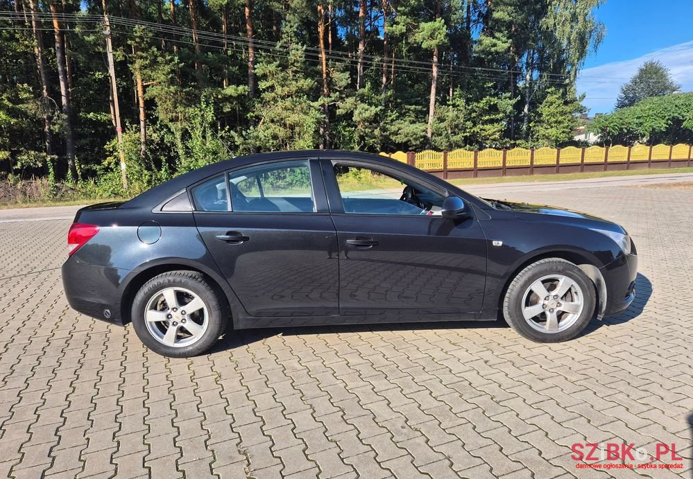 2009' Chevrolet Cruze 1.6 photo #3