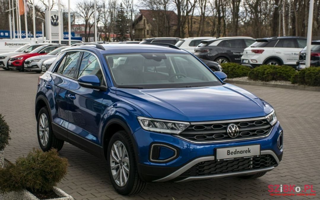 2022' Volkswagen T-Roc photo #3