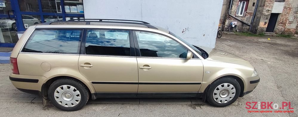 2002' Volkswagen Passat photo #5