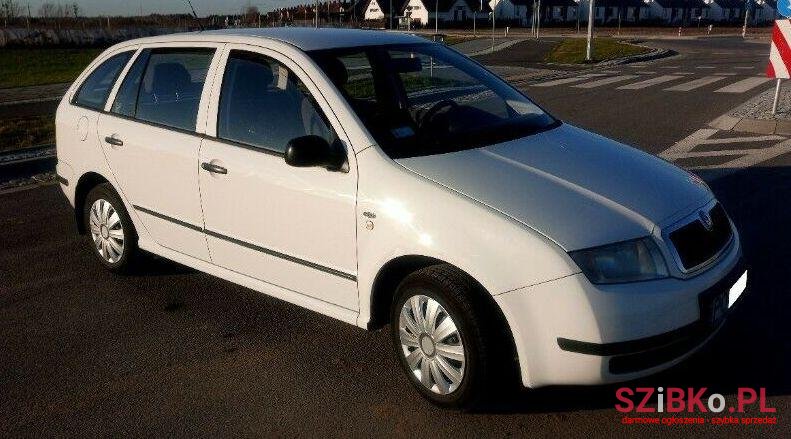 2001' Skoda Fabia photo #2