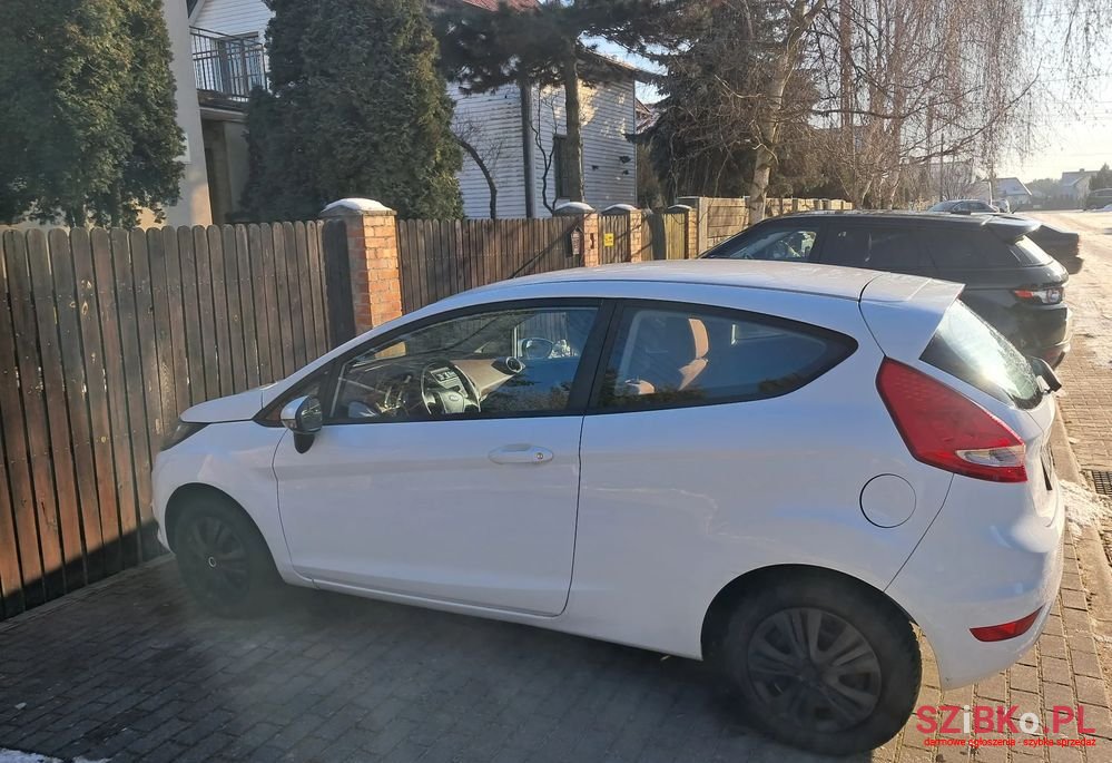 2010' Ford Fiesta photo #2