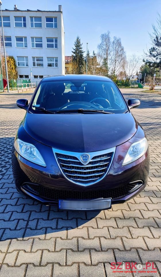 2014' Lancia Ypsilon photo #2