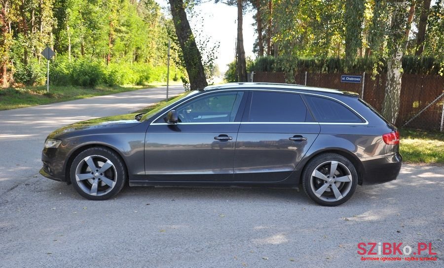 2010' Audi A4 Avant photo #2