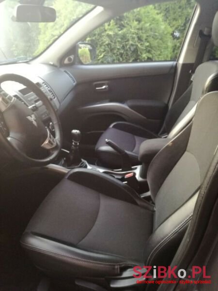 2011' Mitsubishi Outlander photo #6