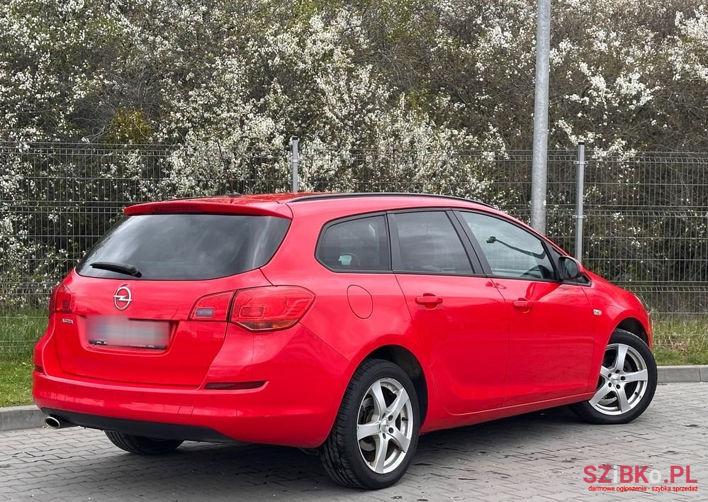2011' Opel Astra 1.4 T Sport photo #4