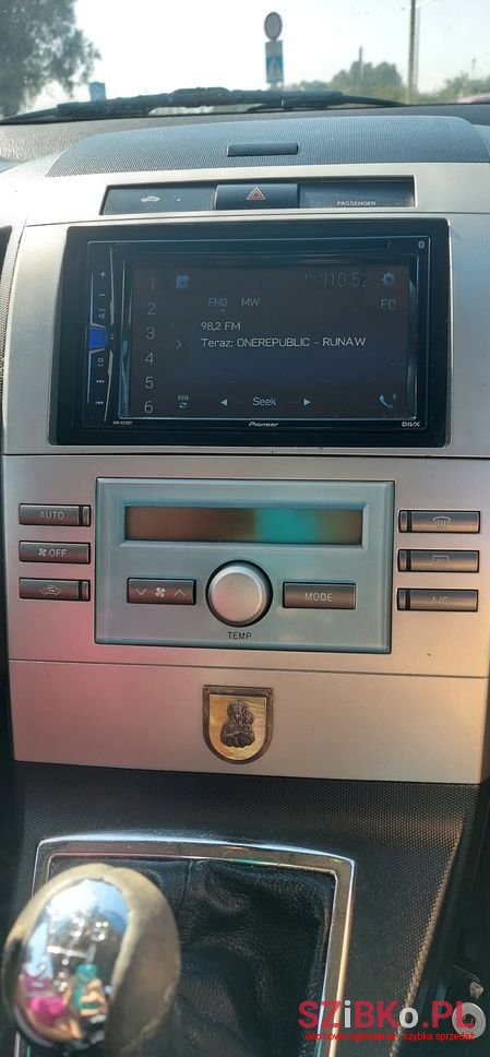 2004' Toyota Corolla Verso photo #6