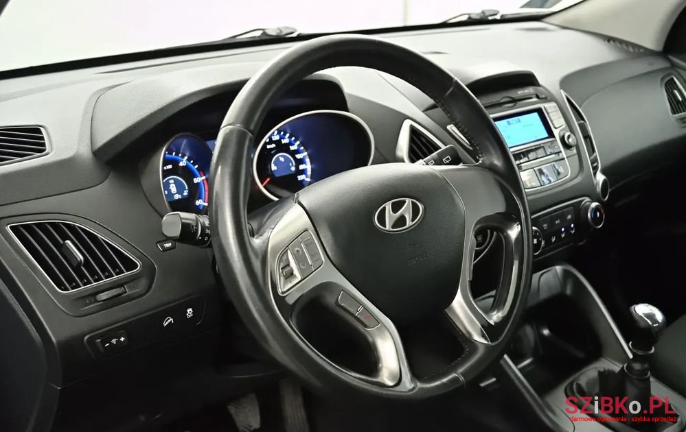 2011' Hyundai ix35 Classic 2Wd photo #2