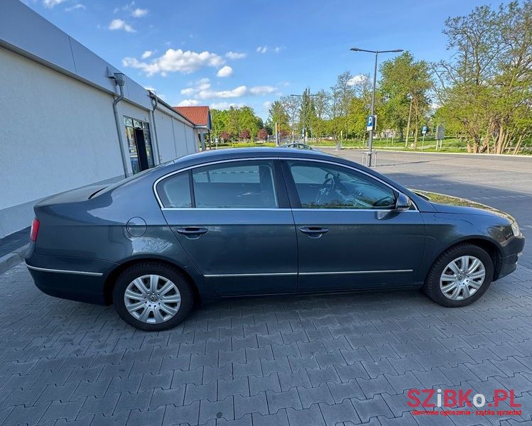 2009' Volkswagen Passat photo #5