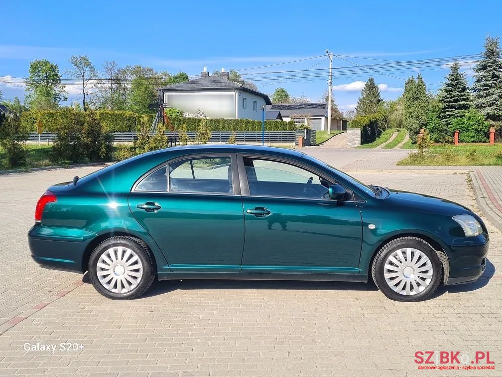 2004' Toyota Avensis photo #3