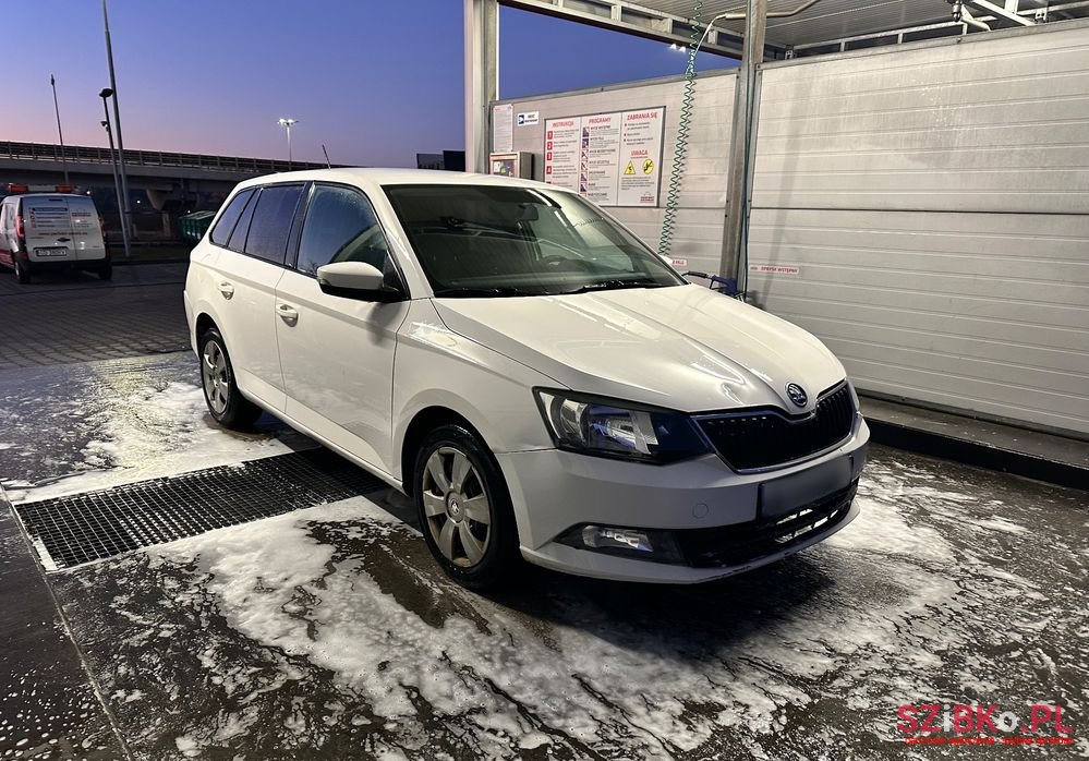 2017' Skoda Fabia 1.0 Ambition photo #2