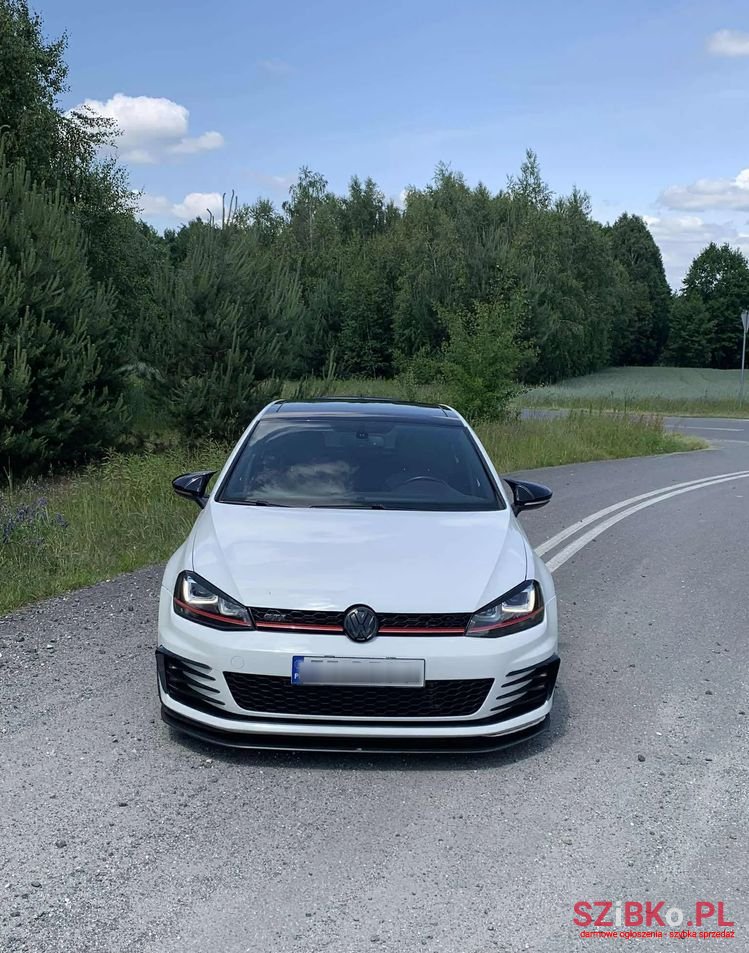 2015' Volkswagen Golf photo #3