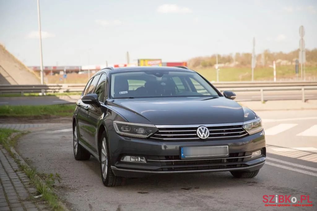 2015' Volkswagen Passat photo #6