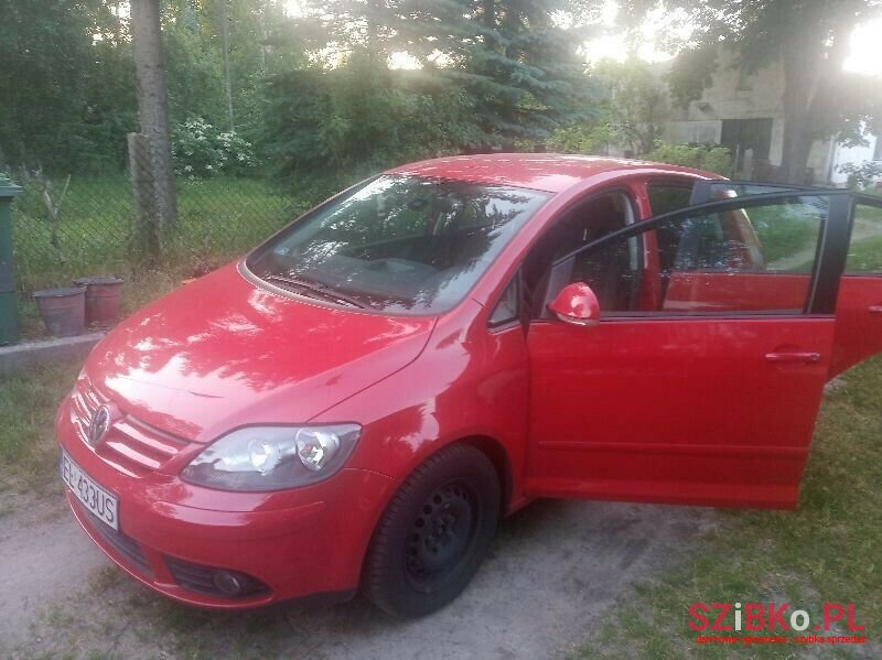 2008' Volkswagen Golf photo #5