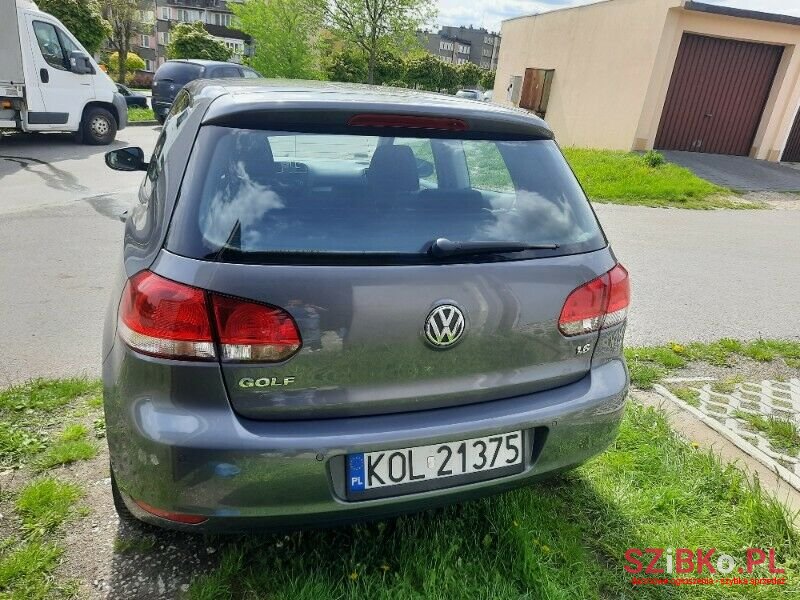 2009' Volkswagen Golf photo #5