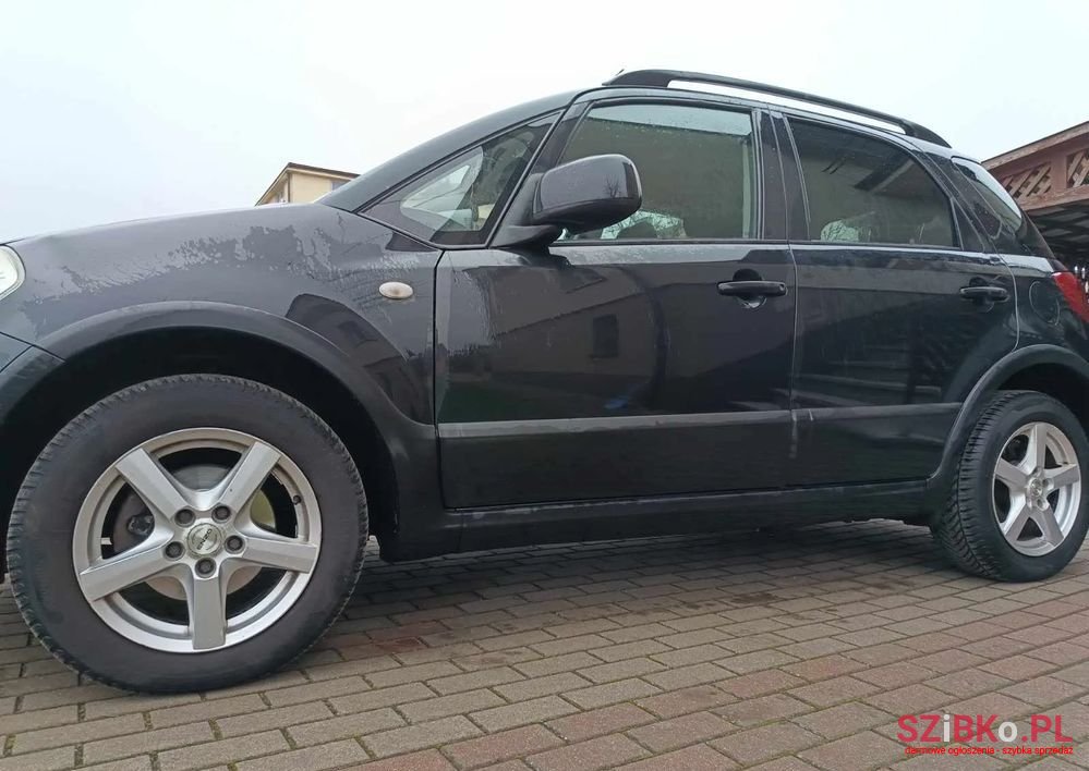 2010' Fiat Sedici photo #1