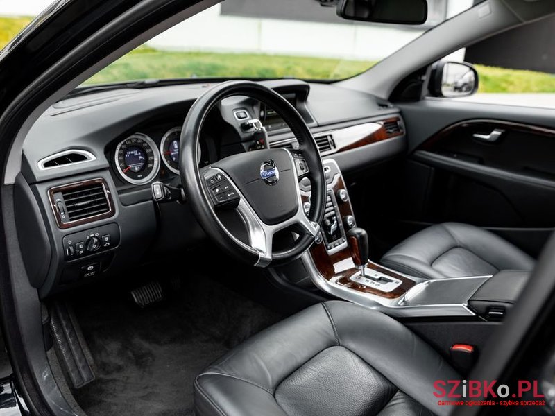 2011' Volvo V70 D3 photo #5