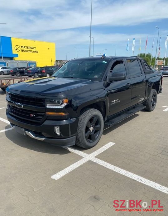 2017' Chevrolet Silverado photo #1
