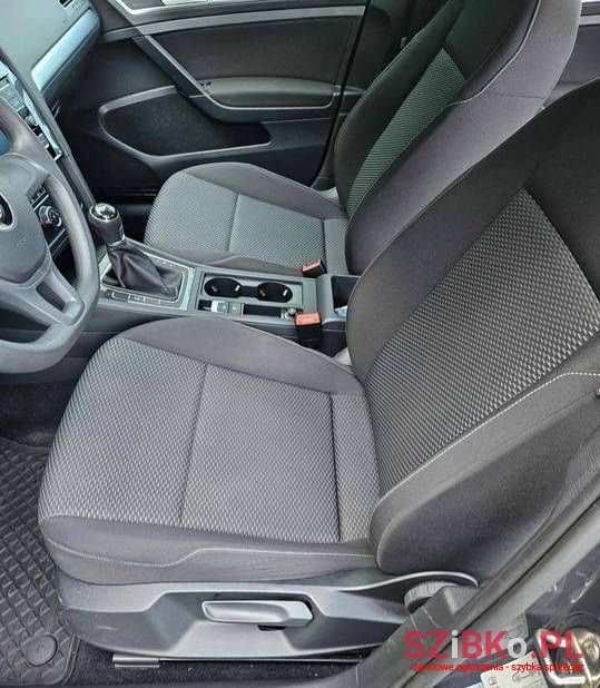 2017' Volkswagen Golf photo #4